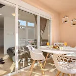 Apartment Sunny Near Sea